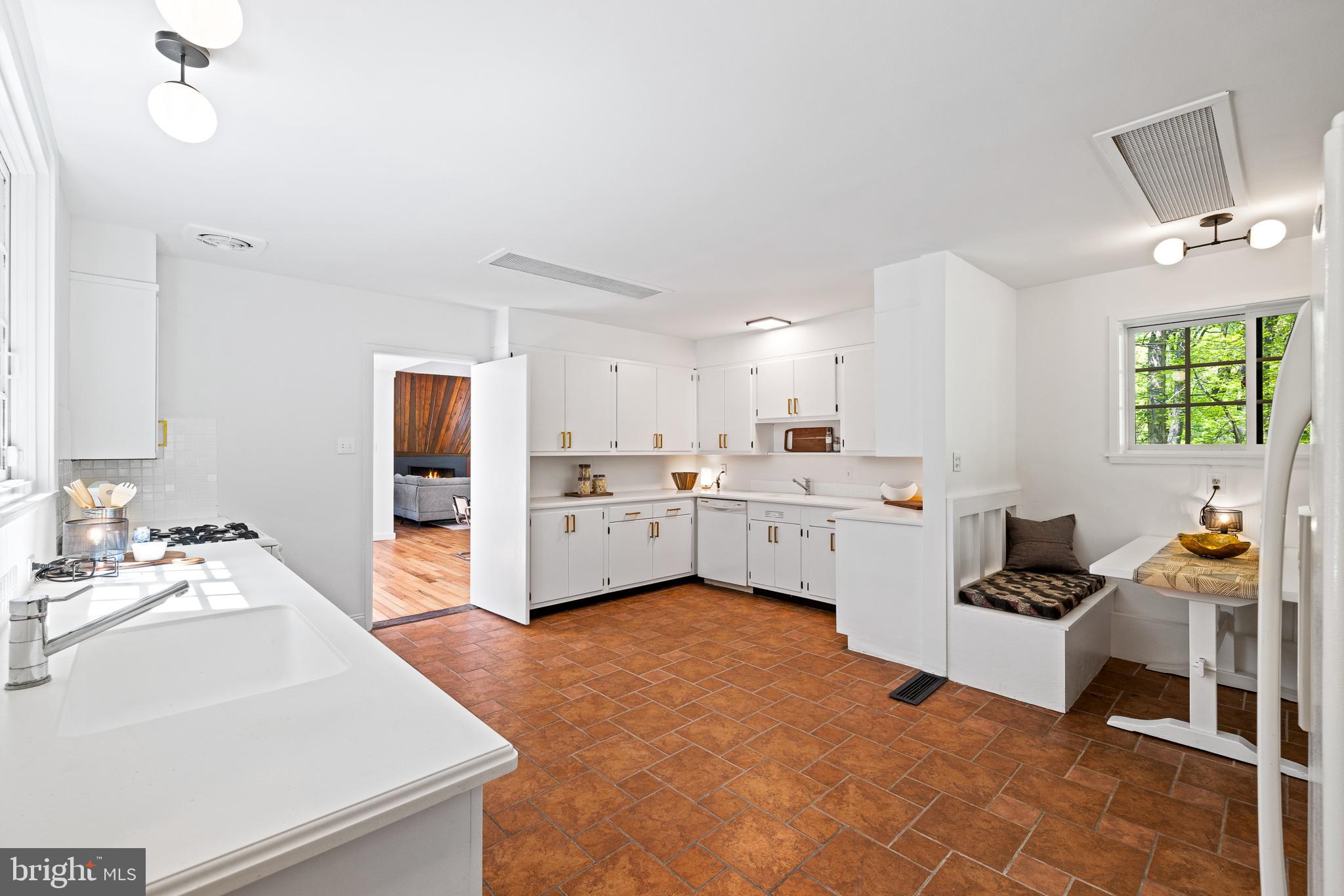 EAST FALLS - Residential