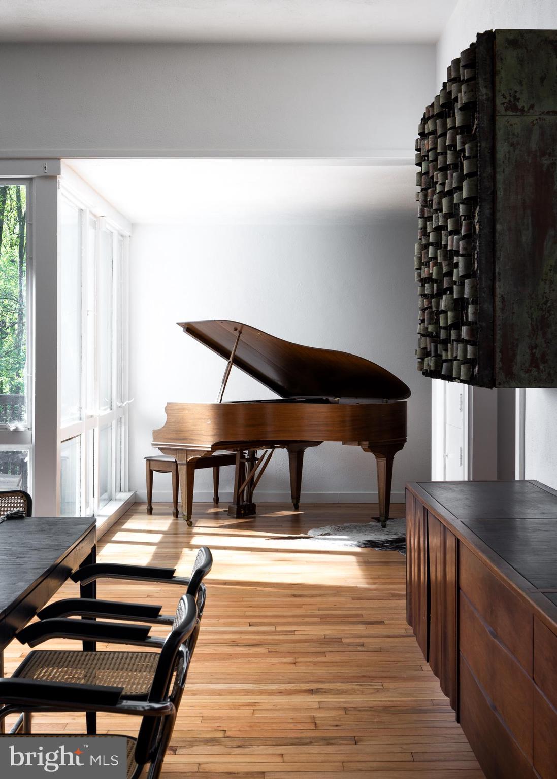 EAST FALLS - Residential