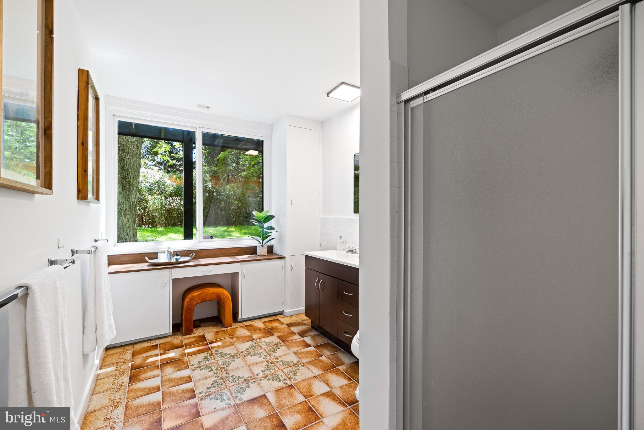 EAST FALLS - Residential