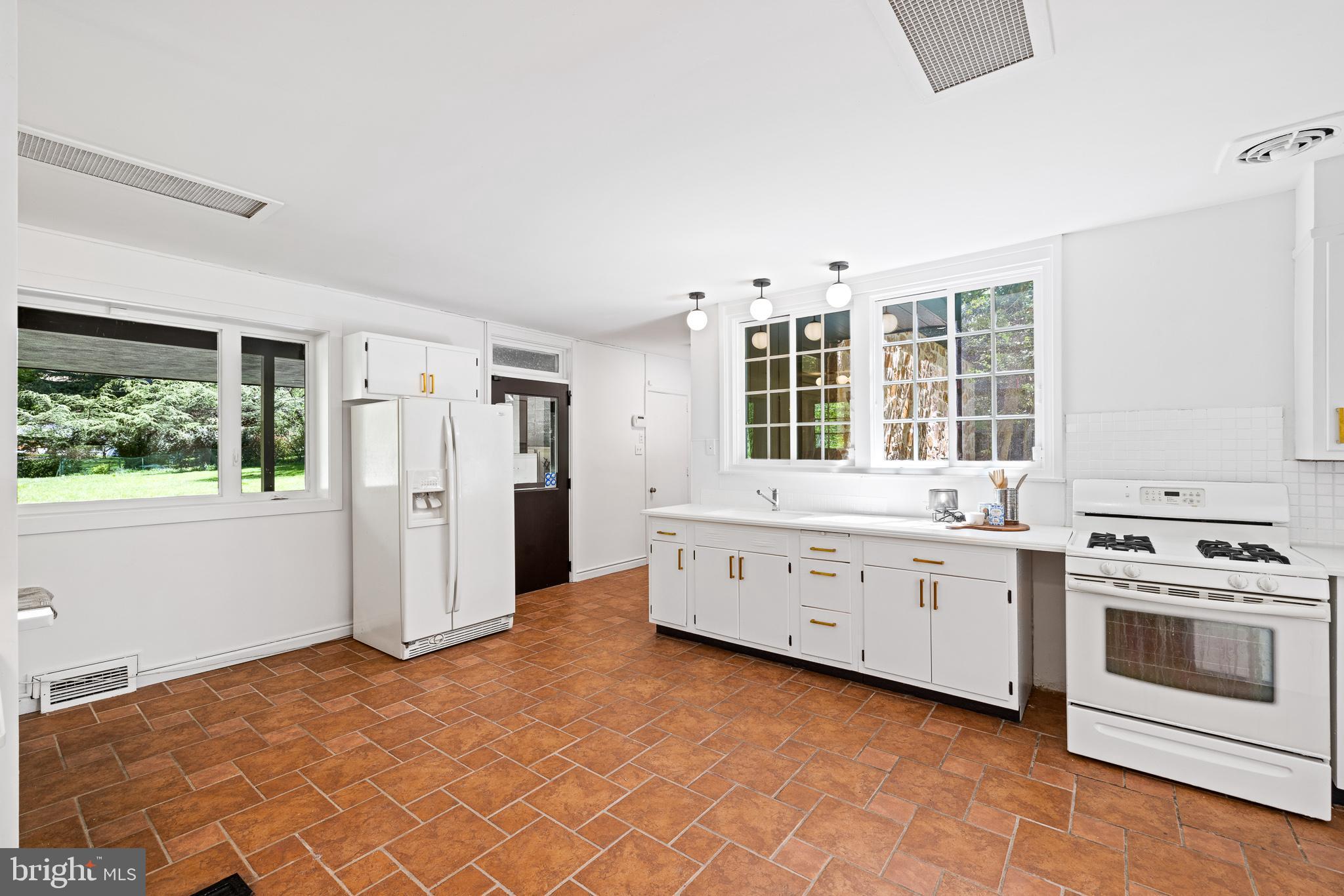 EAST FALLS - Residential