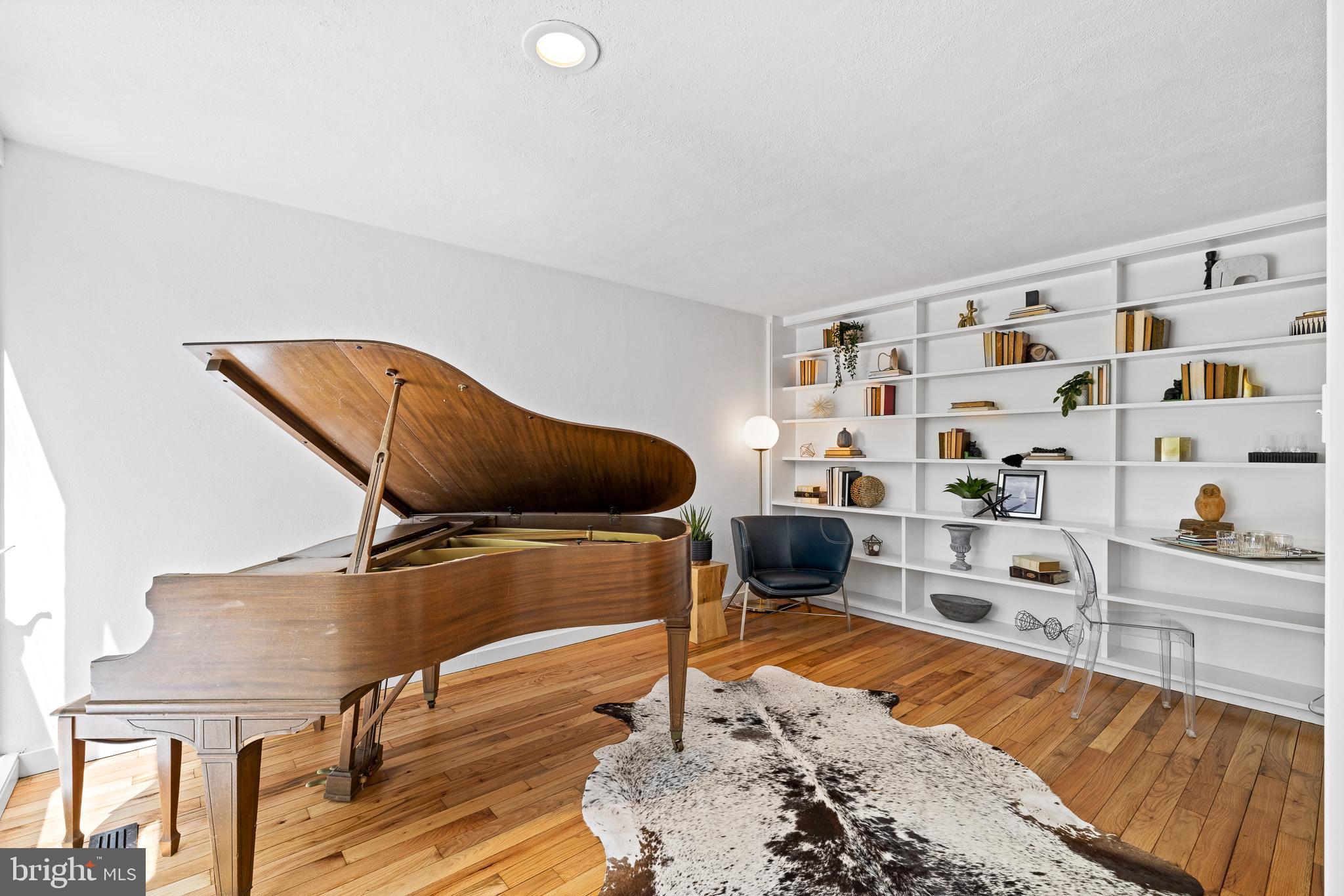 EAST FALLS - Residential