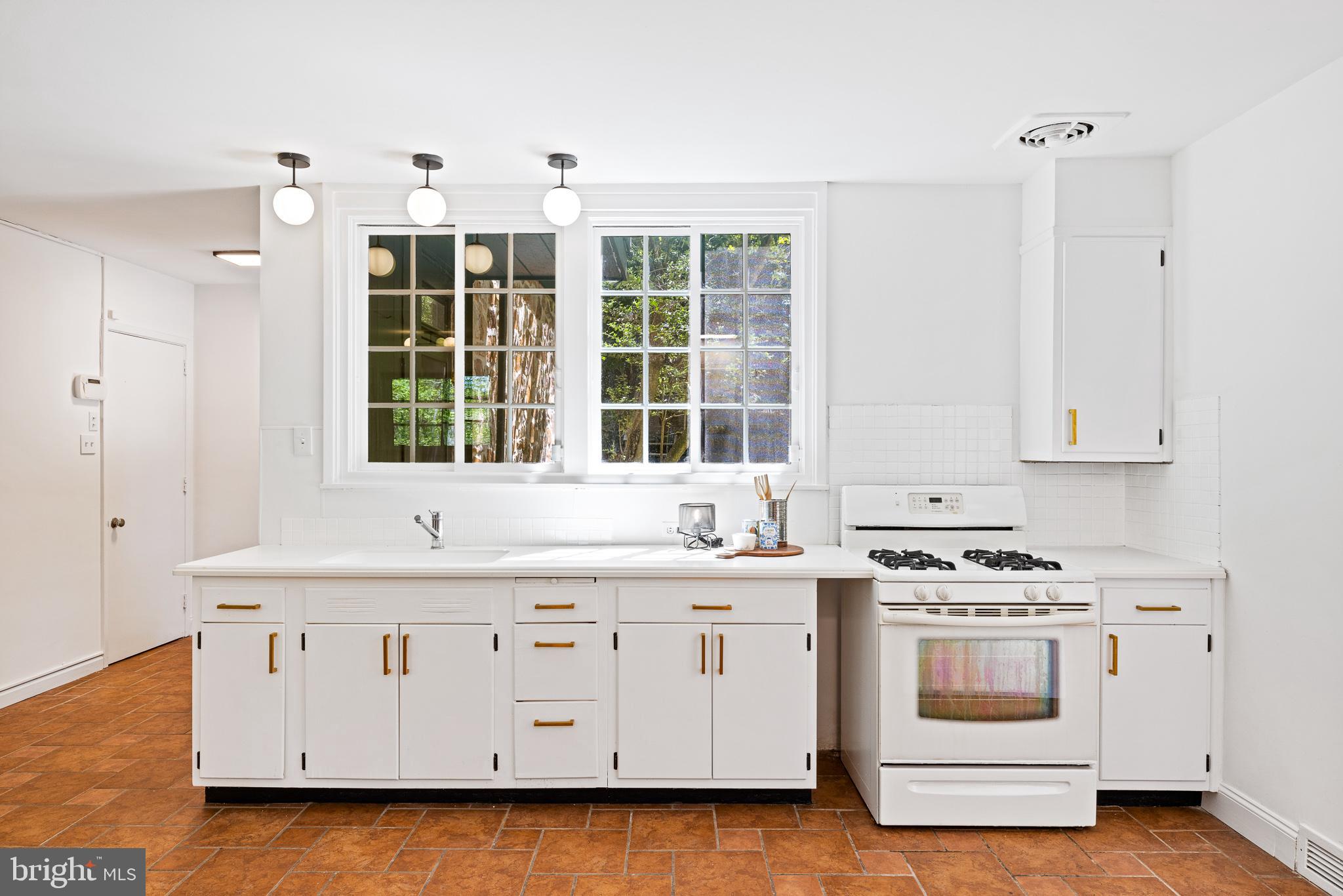 EAST FALLS - Residential