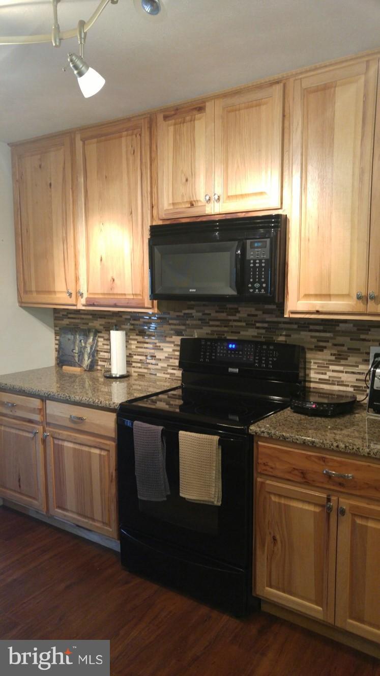 PRESIDENTIAL LAKES - Residential Lease