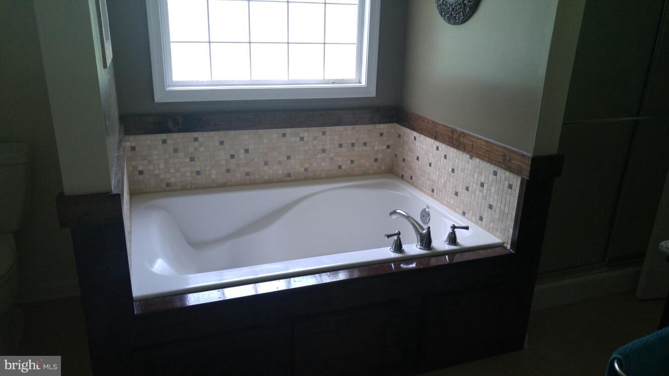 PRESIDENTIAL LAKES - Residential Lease