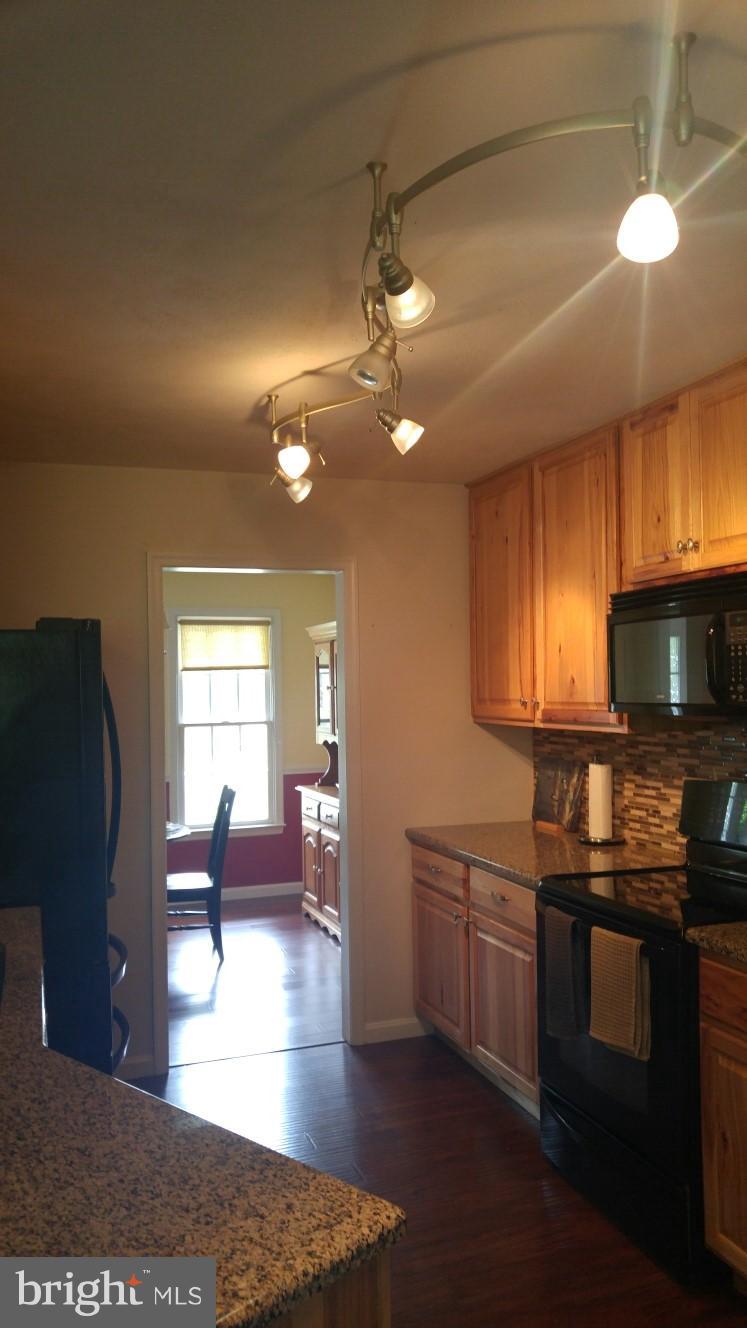 PRESIDENTIAL LAKES - Residential Lease