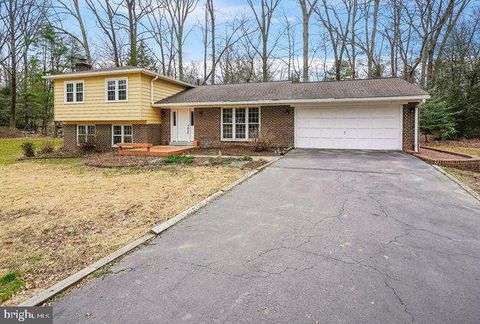 Photo of 2502 Woodcutter Court, RESTON, VA 20191 (MLS # VAFX2294286)