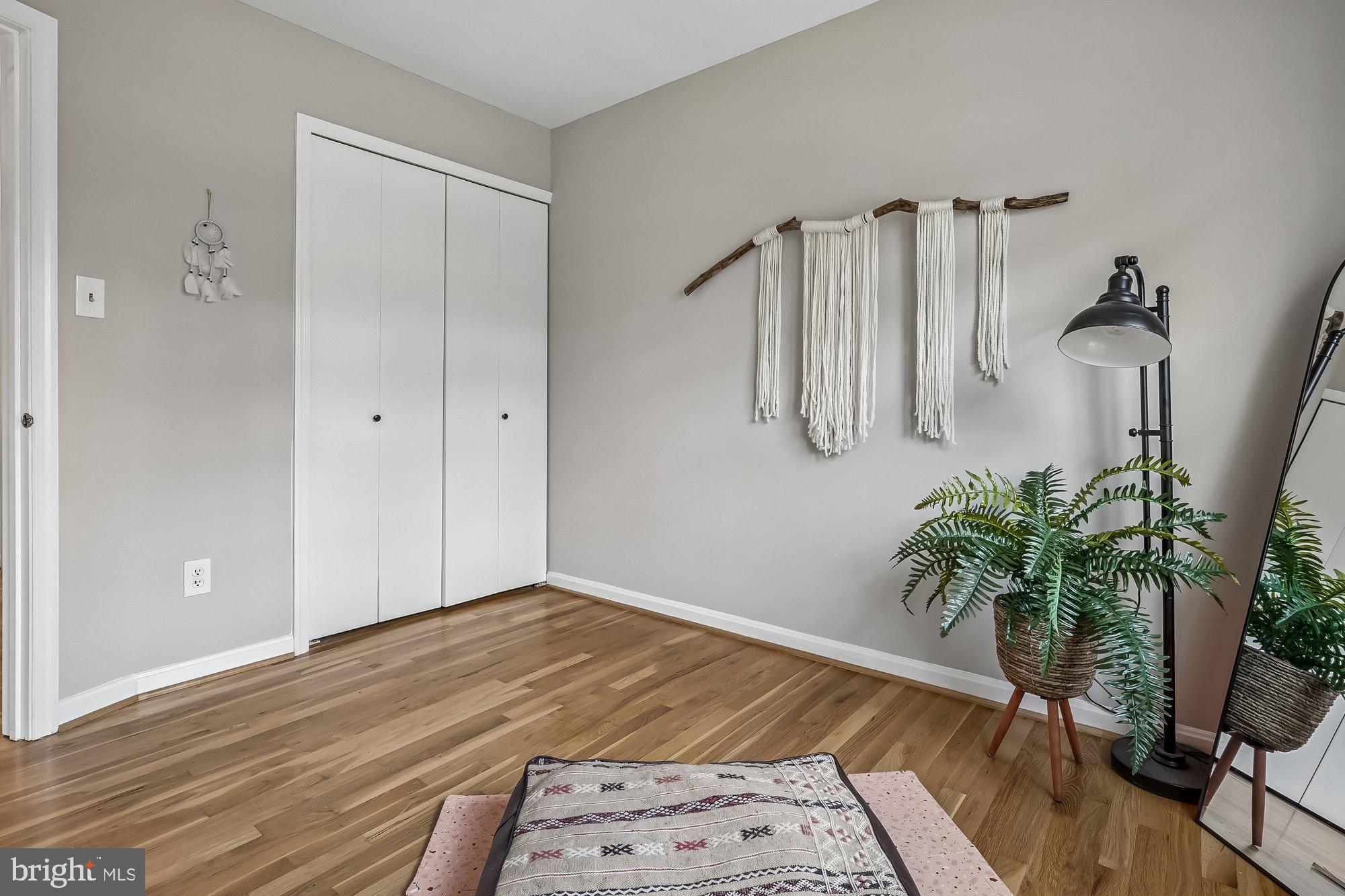 RESTON - Residential