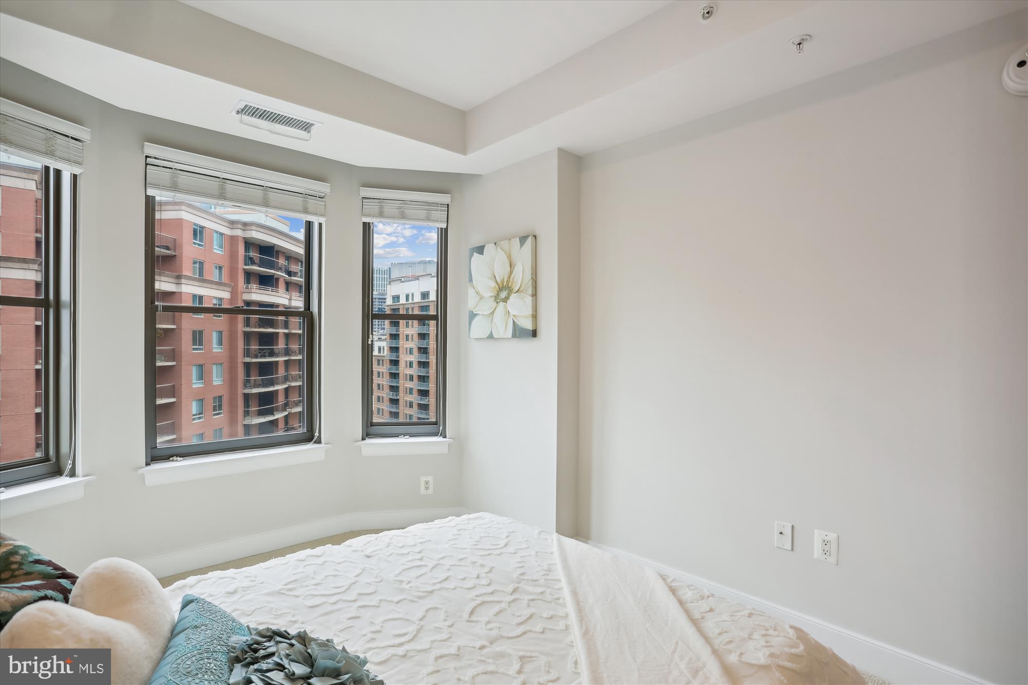 LIONSGATE - Residential