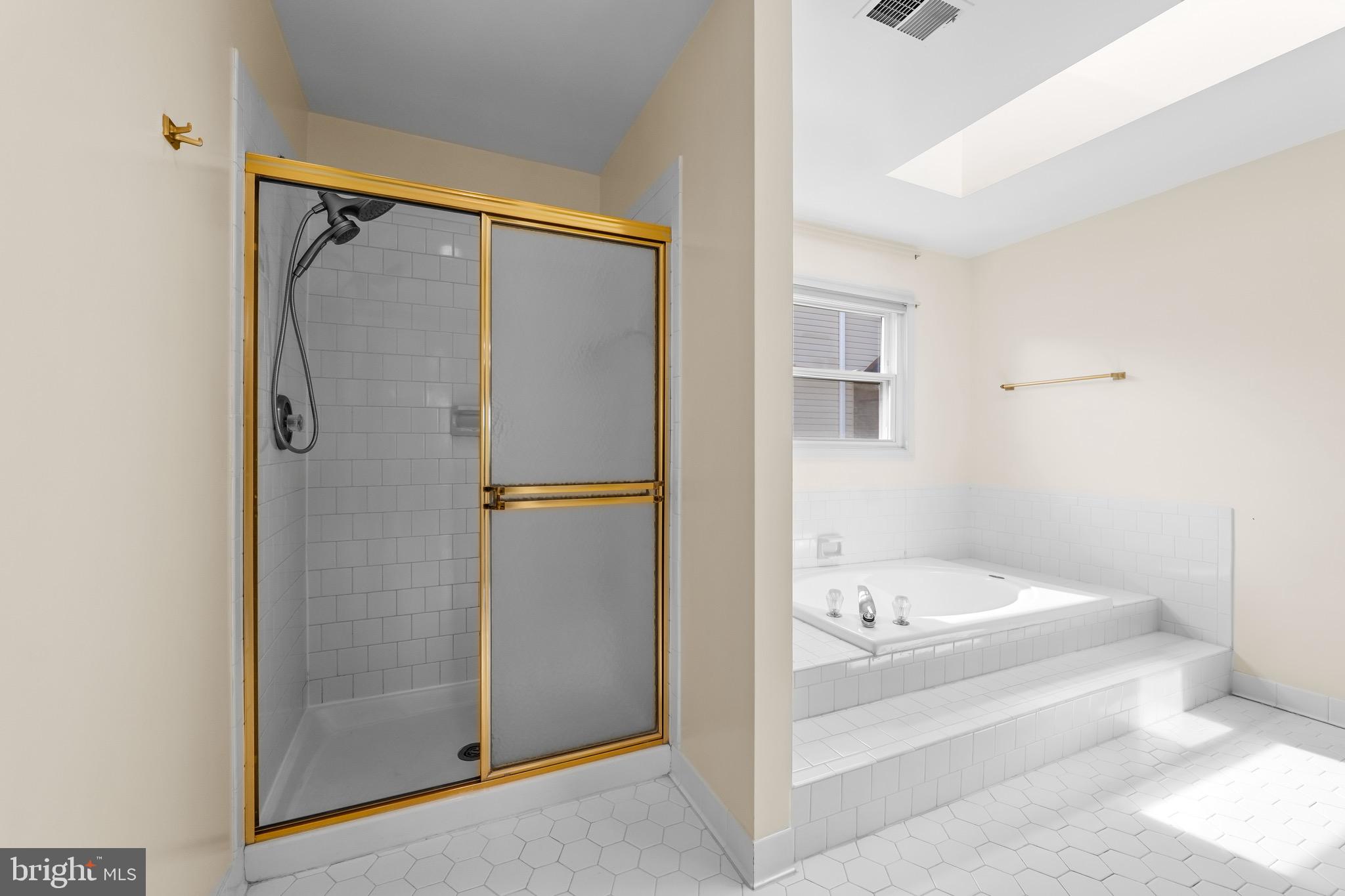 ARLINGTON RIDGE - Residential Lease