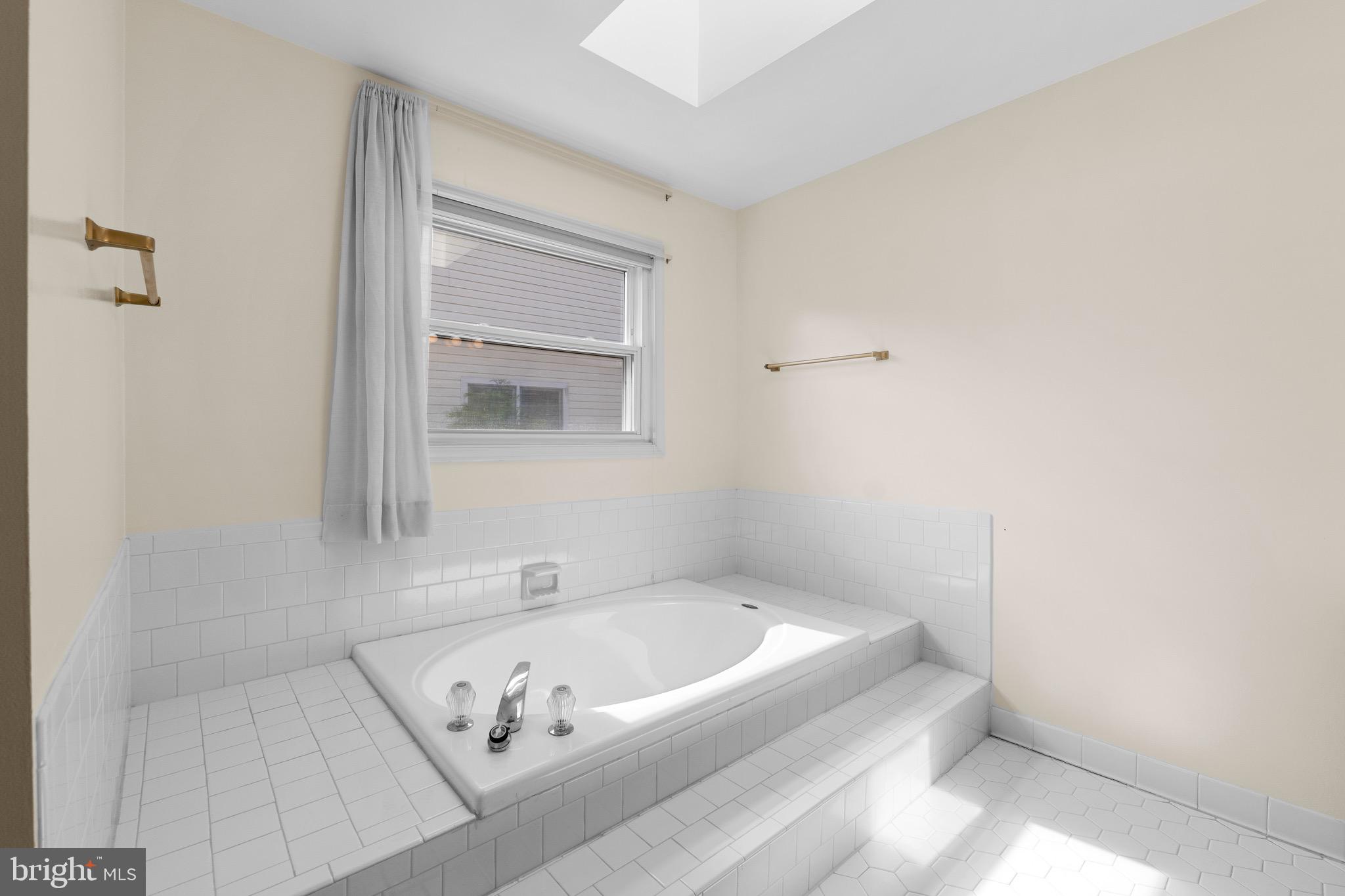 ARLINGTON RIDGE - Residential Lease