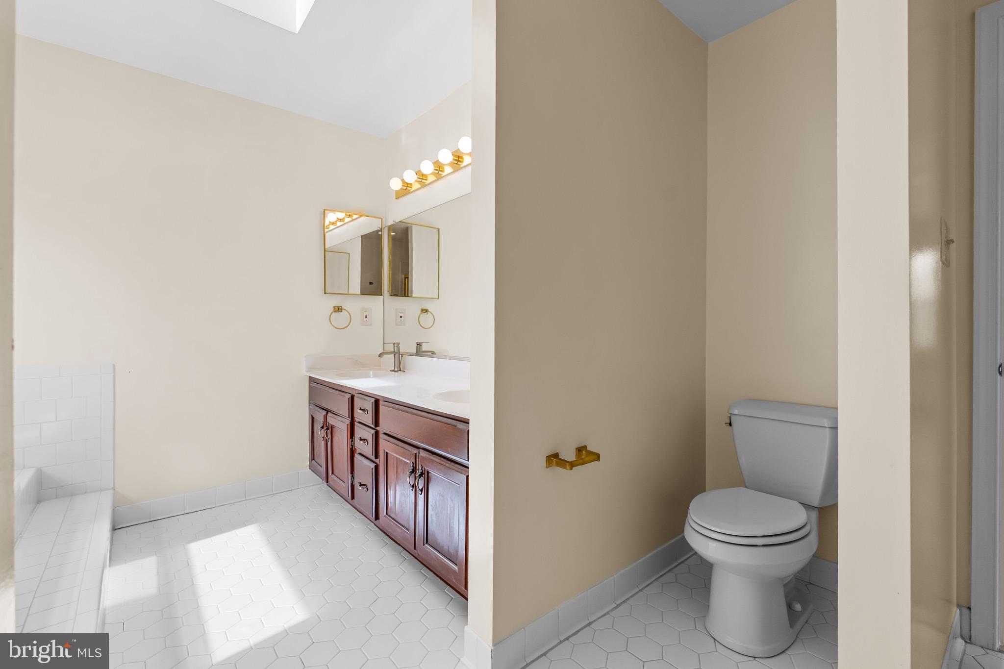 ARLINGTON RIDGE - Residential Lease