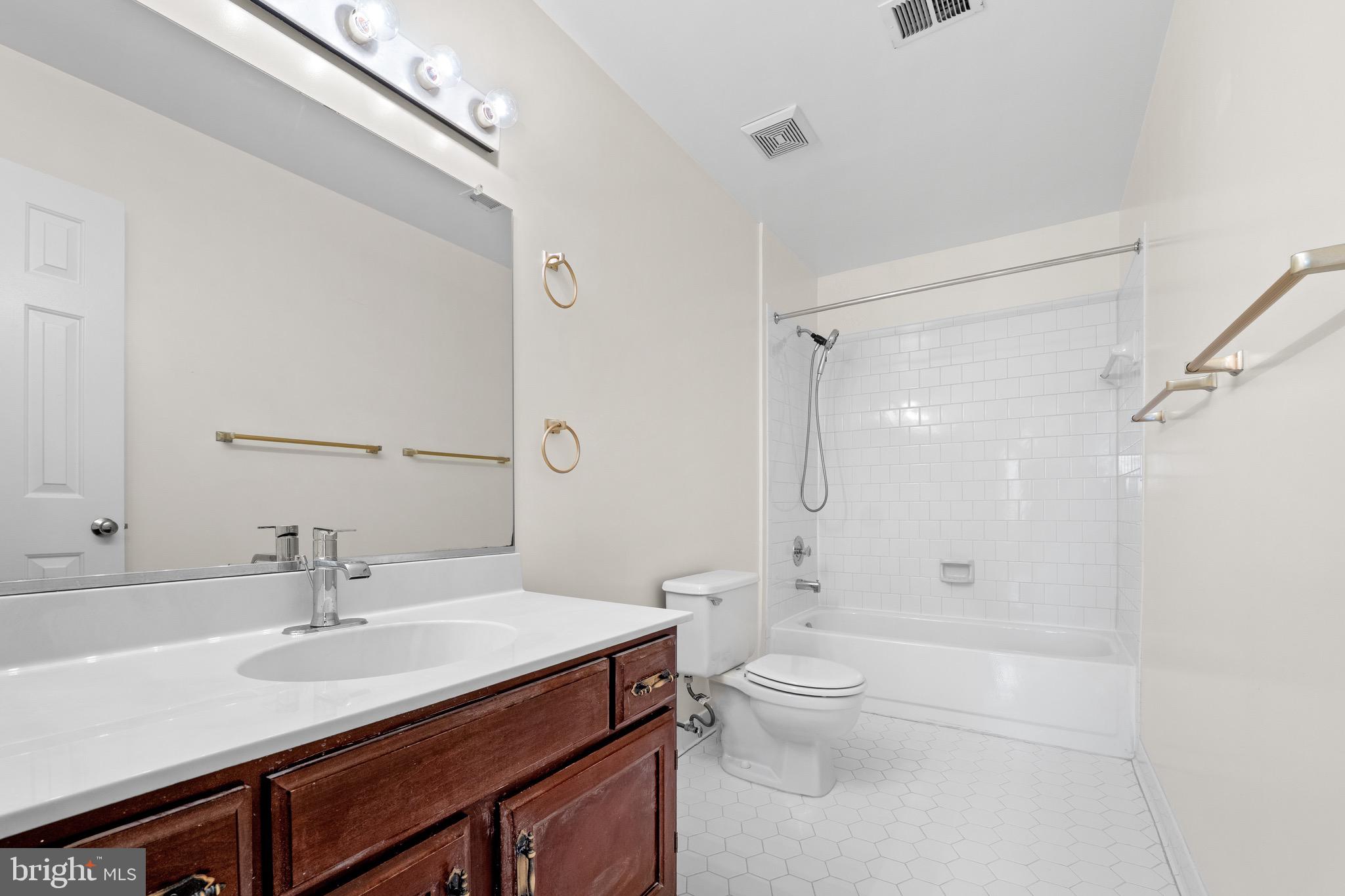 ARLINGTON RIDGE - Residential Lease