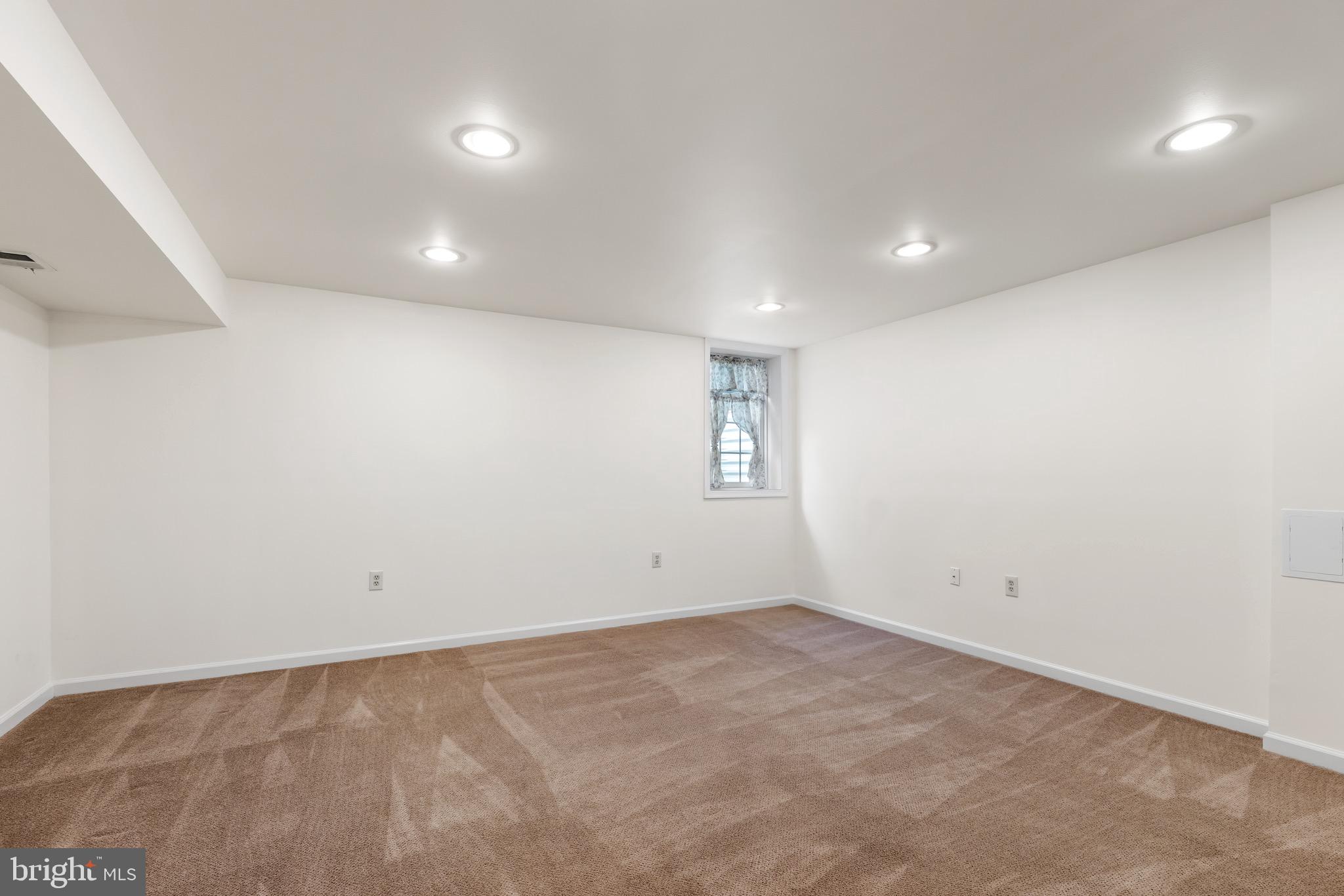 ARLINGTON RIDGE - Residential Lease