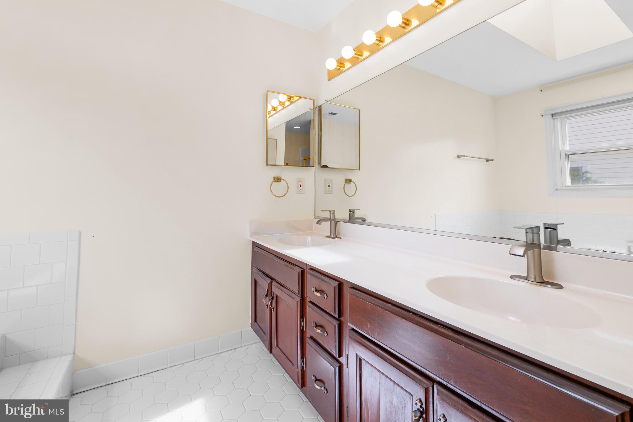 ARLINGTON RIDGE - Residential Lease