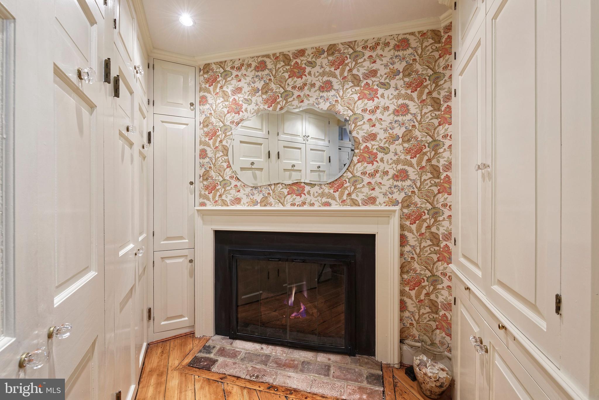 OLD TOWN ALEXANDRIA - Residential