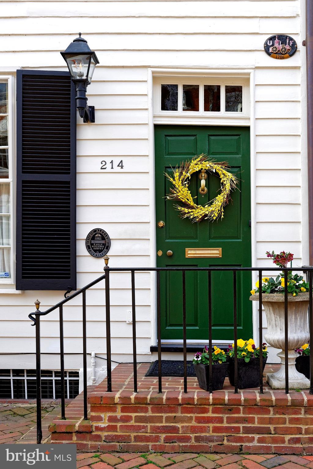 OLD TOWN ALEXANDRIA - Residential