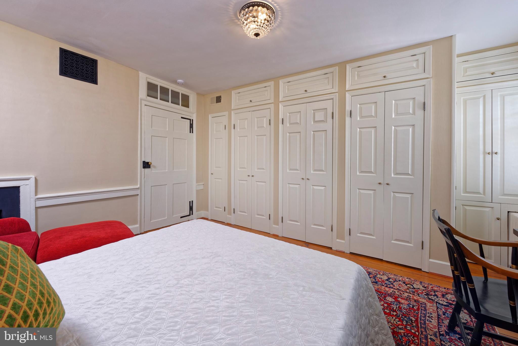 OLD TOWN ALEXANDRIA - Residential