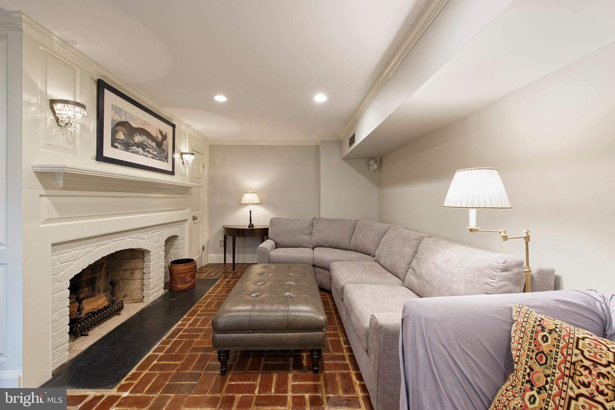 OLD TOWN ALEXANDRIA - Residential