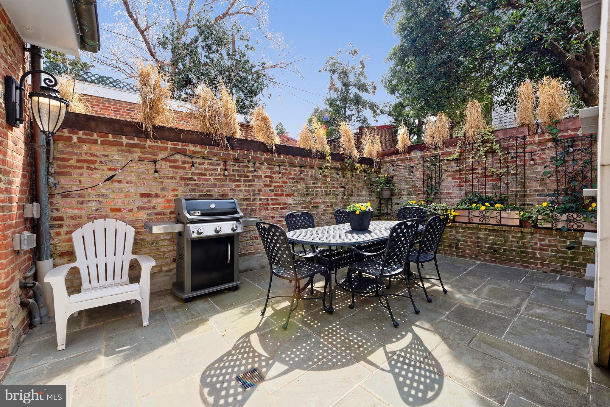 OLD TOWN ALEXANDRIA - Residential