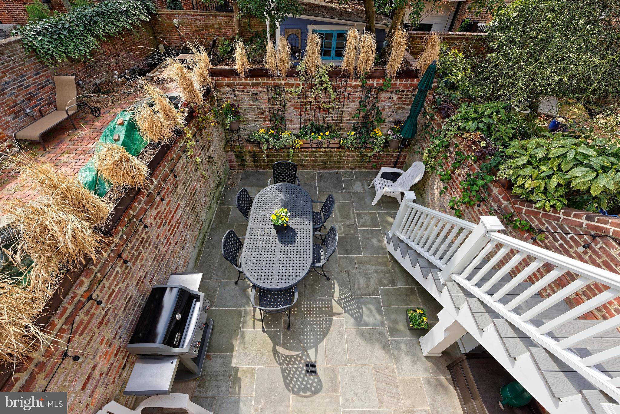 OLD TOWN ALEXANDRIA - Residential