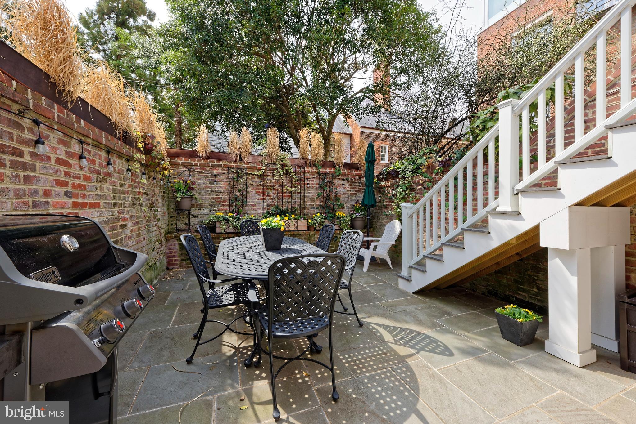 OLD TOWN ALEXANDRIA - Residential