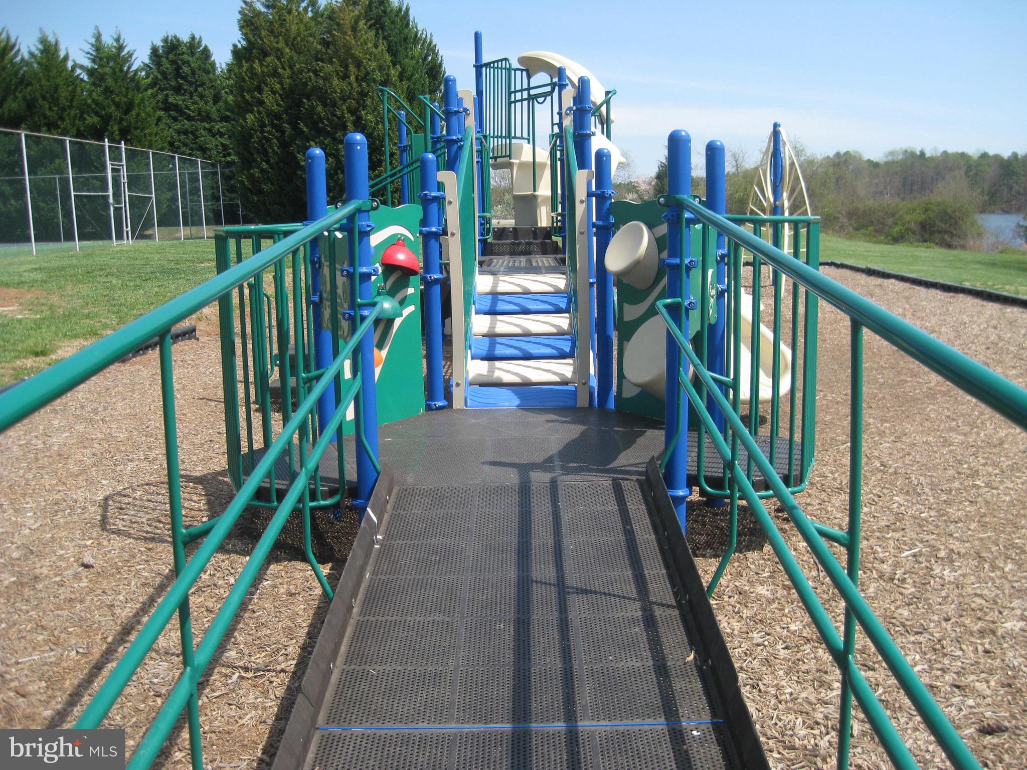 LAKE CAROLINE - Residential