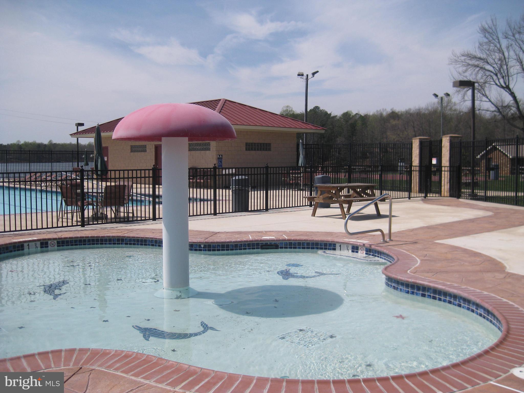 LAKE CAROLINE - Residential