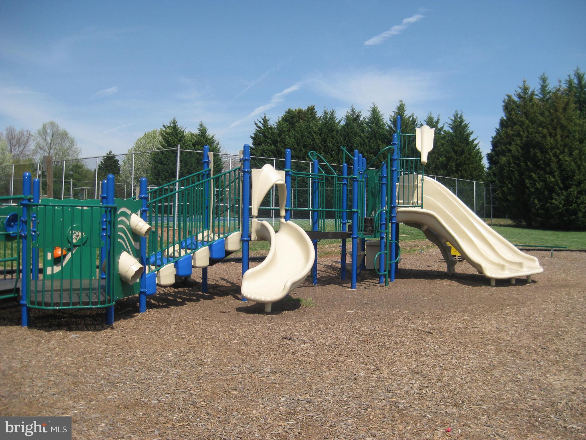 LAKE CAROLINE - Residential