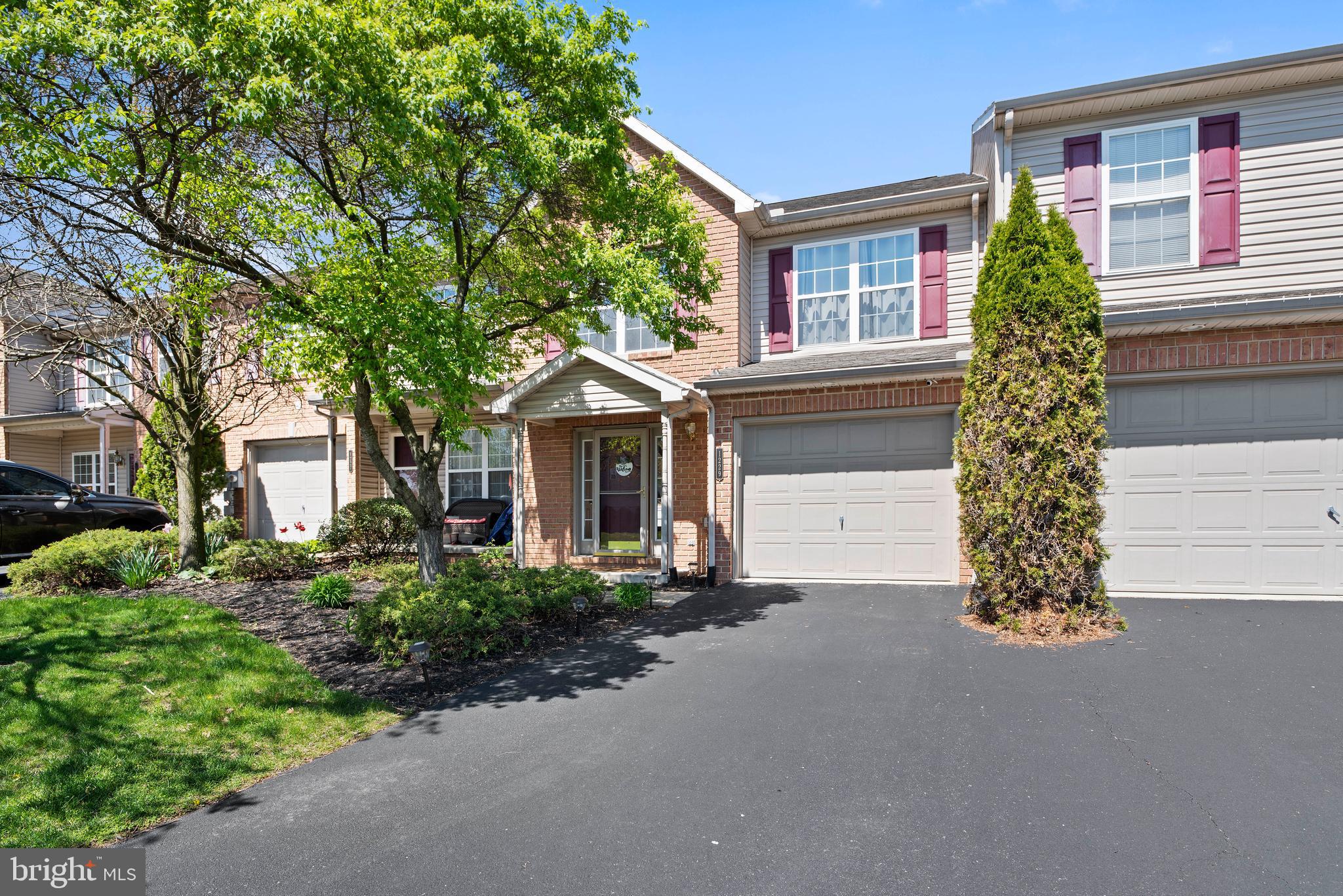 TOWNES AT CROSS CREEK - Residential