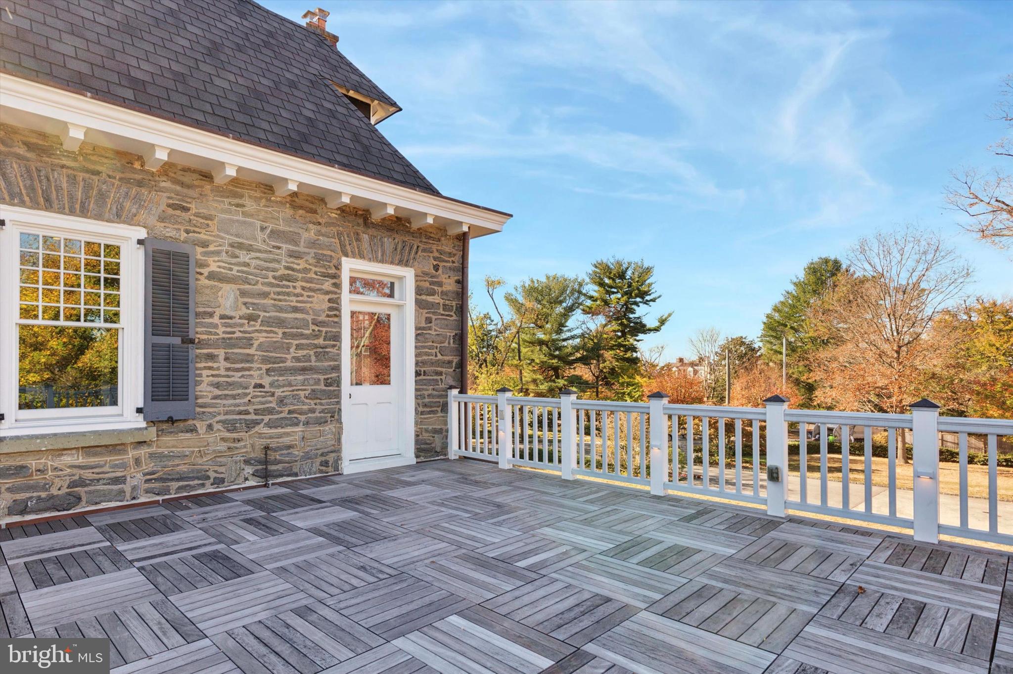 CHESTNUT HILL - Residential