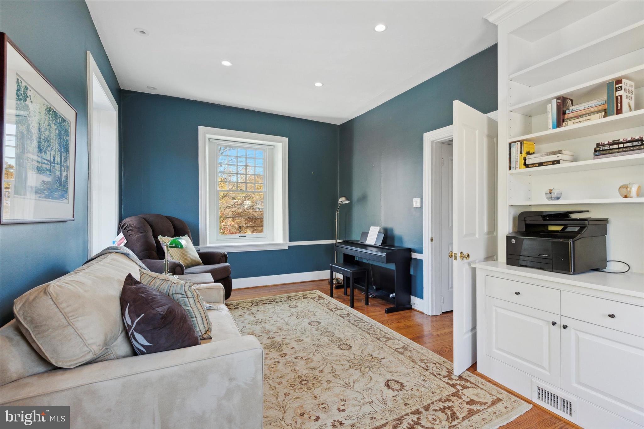 CHESTNUT HILL - Residential