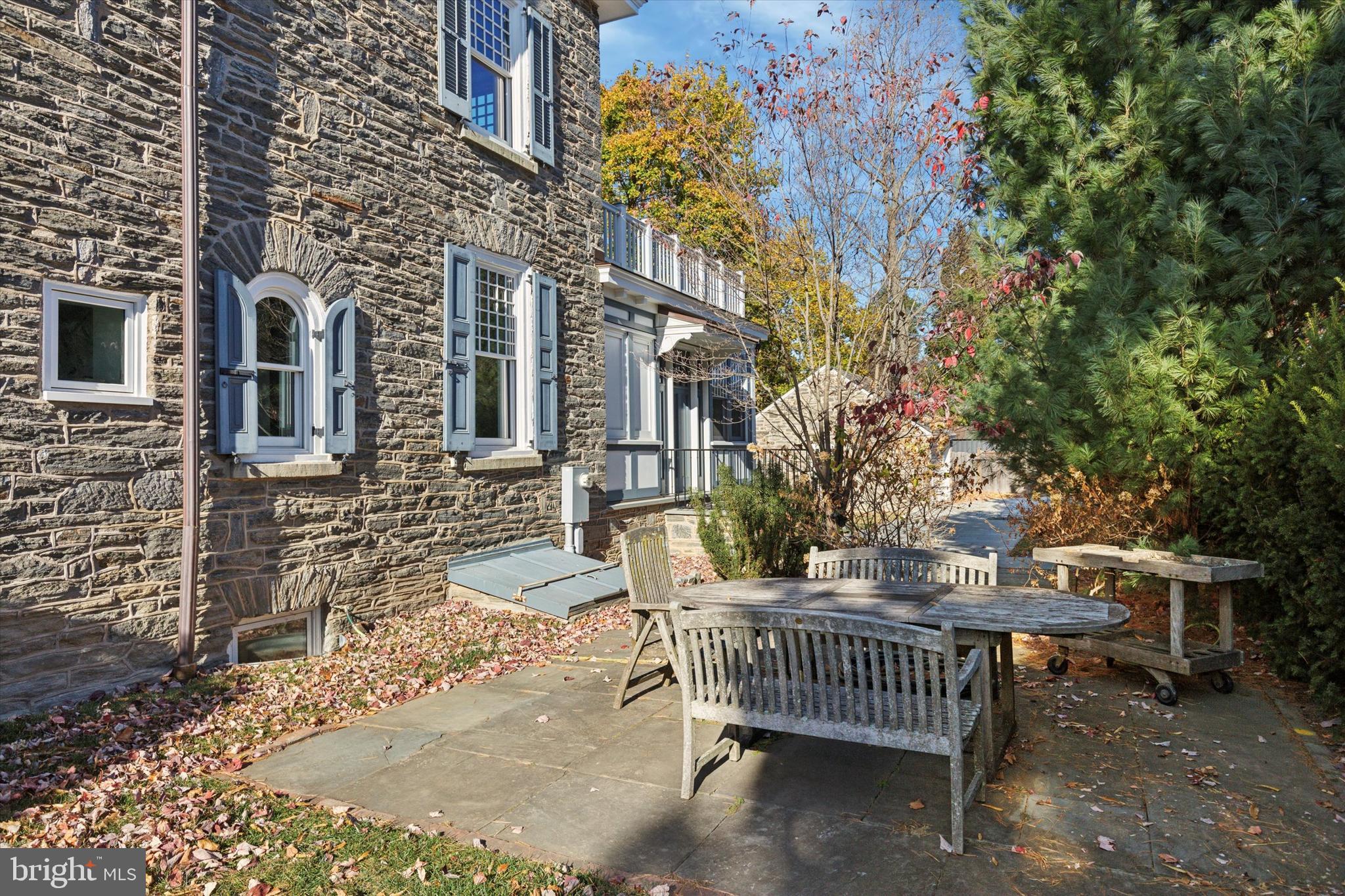 CHESTNUT HILL - Residential