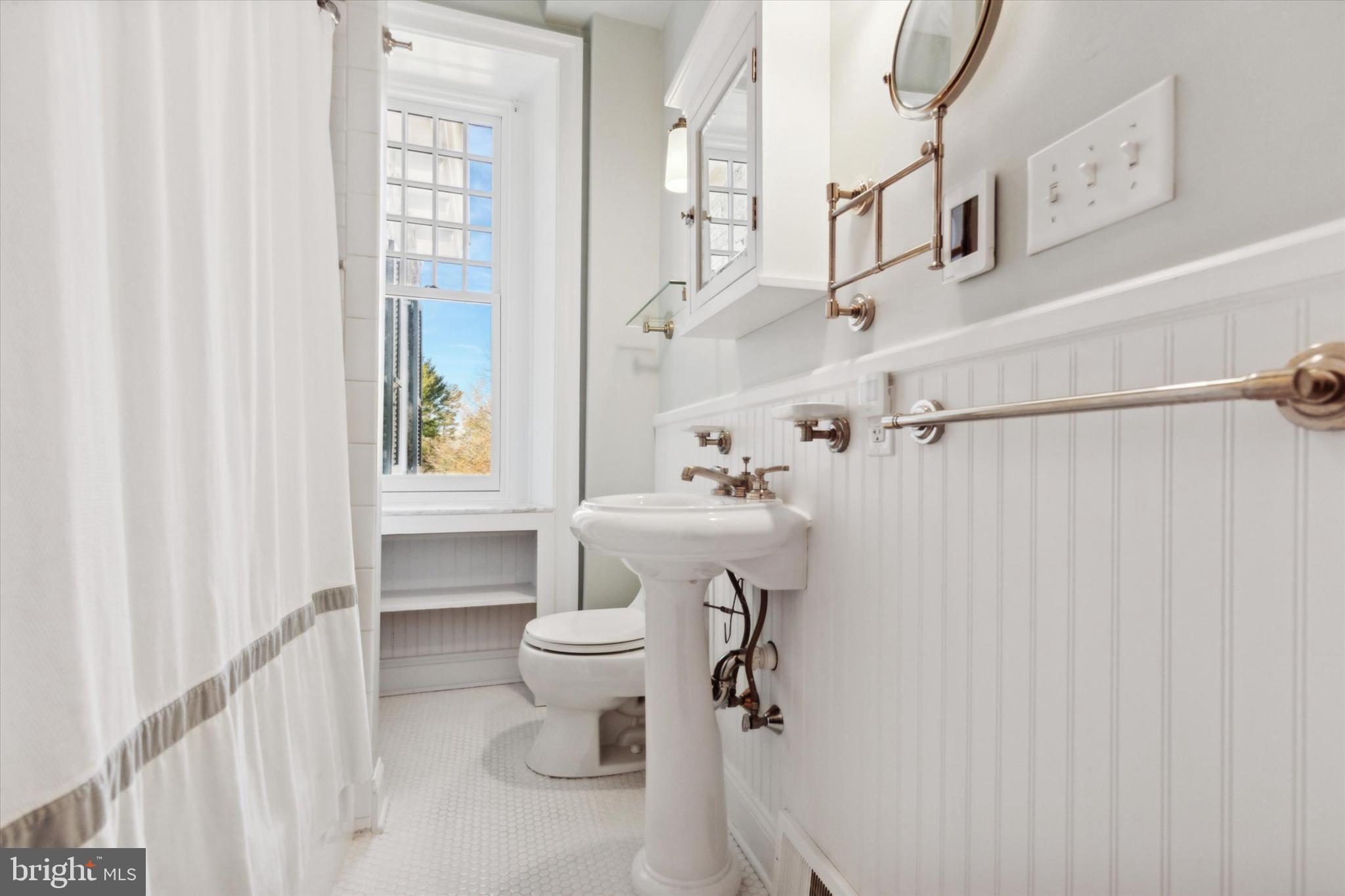 CHESTNUT HILL - Residential