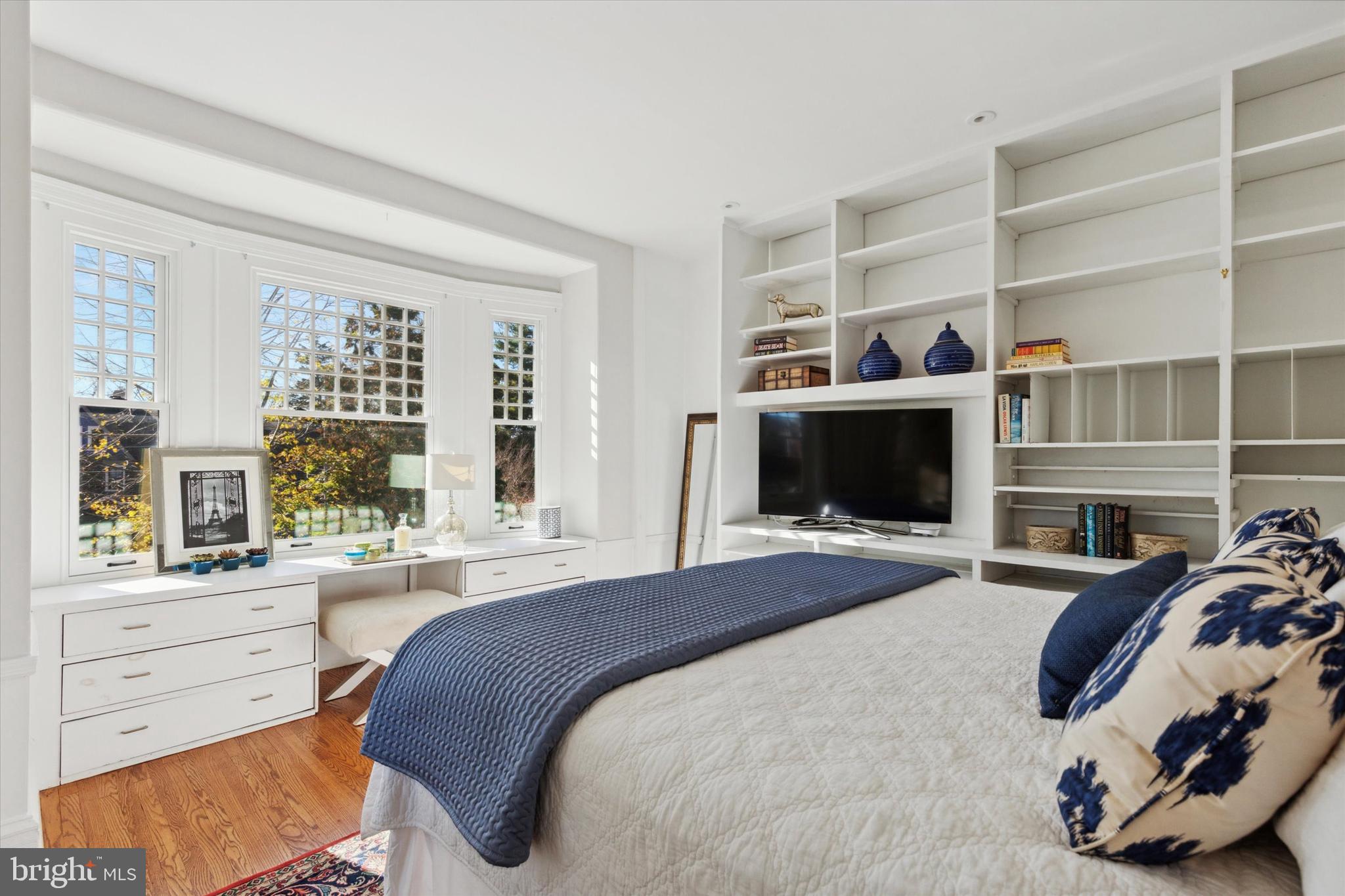 CHESTNUT HILL - Residential