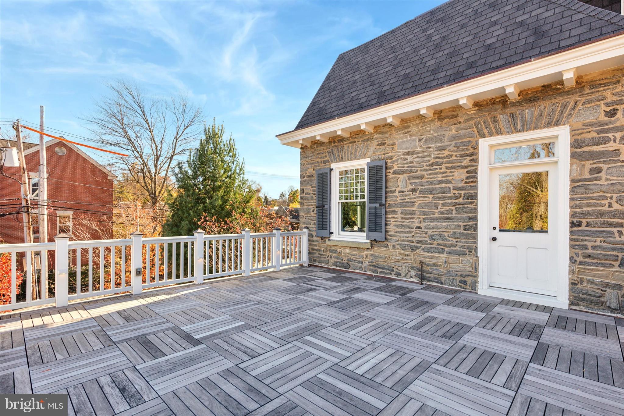 CHESTNUT HILL - Residential