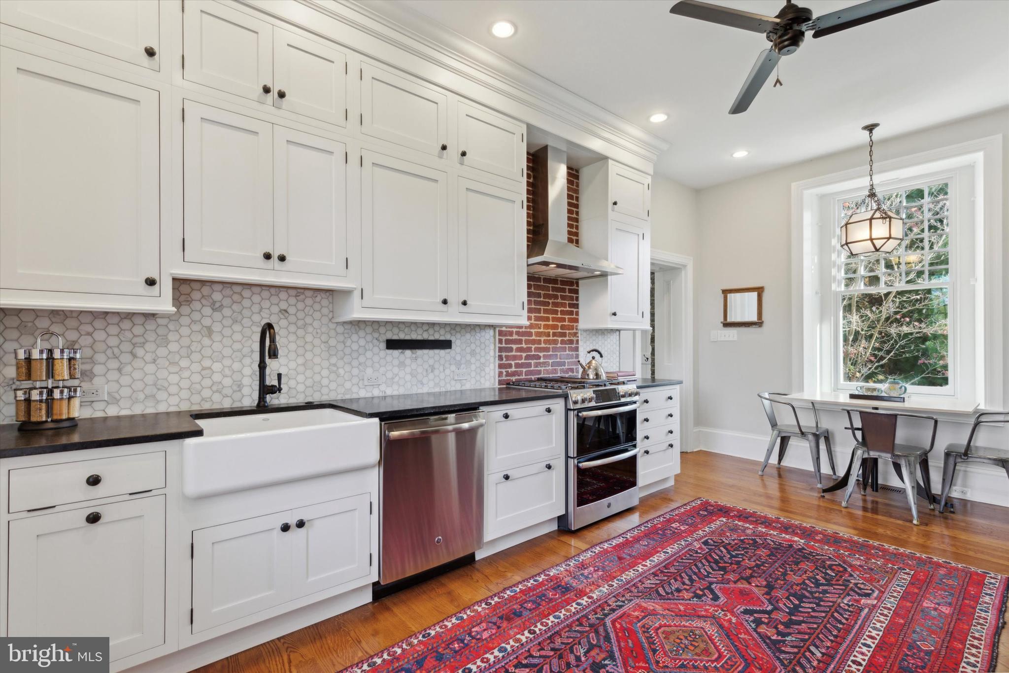 CHESTNUT HILL - Residential