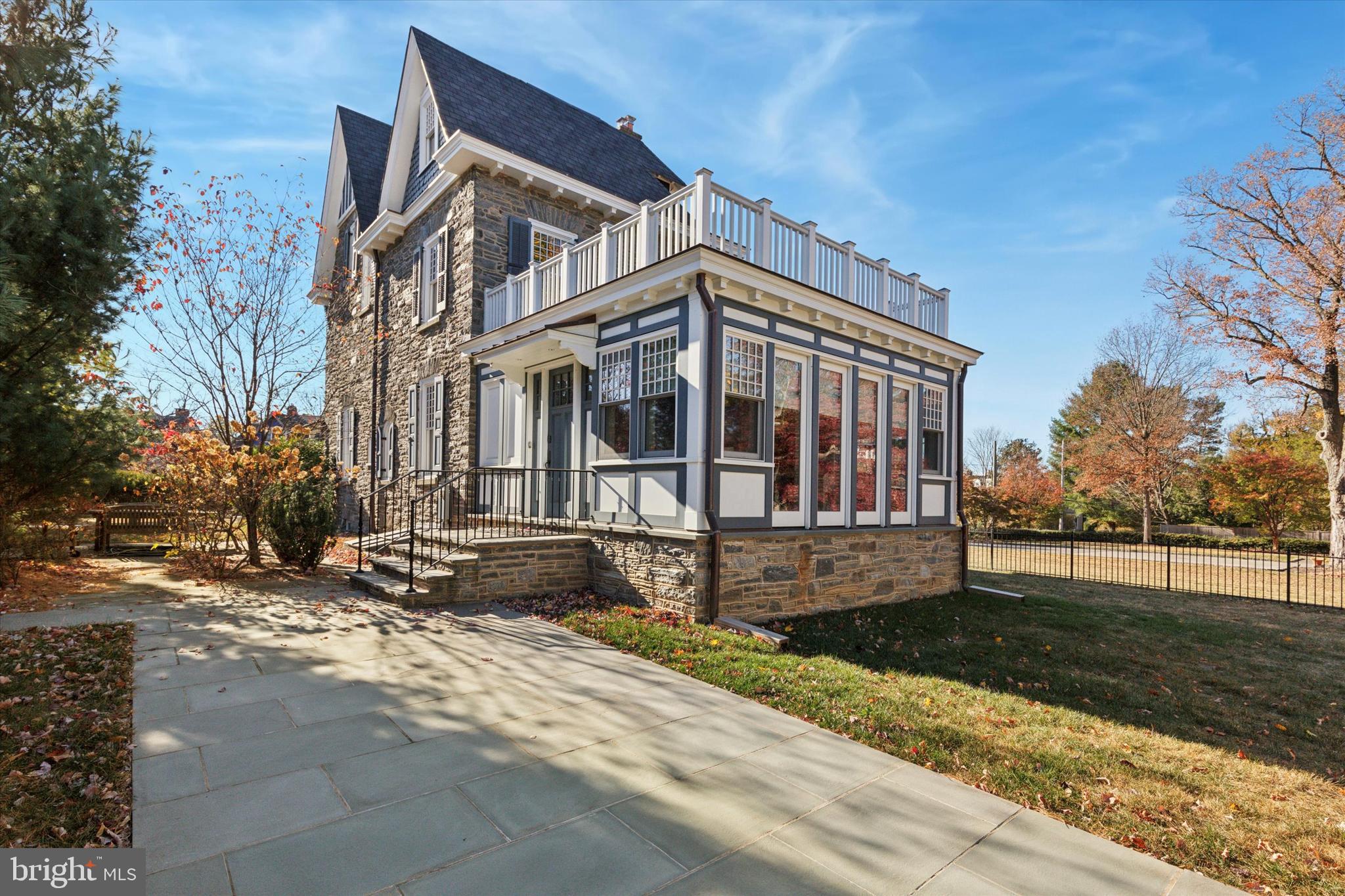 CHESTNUT HILL - Residential