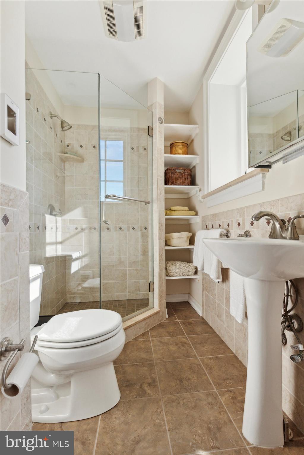 CHESTNUT HILL - Residential