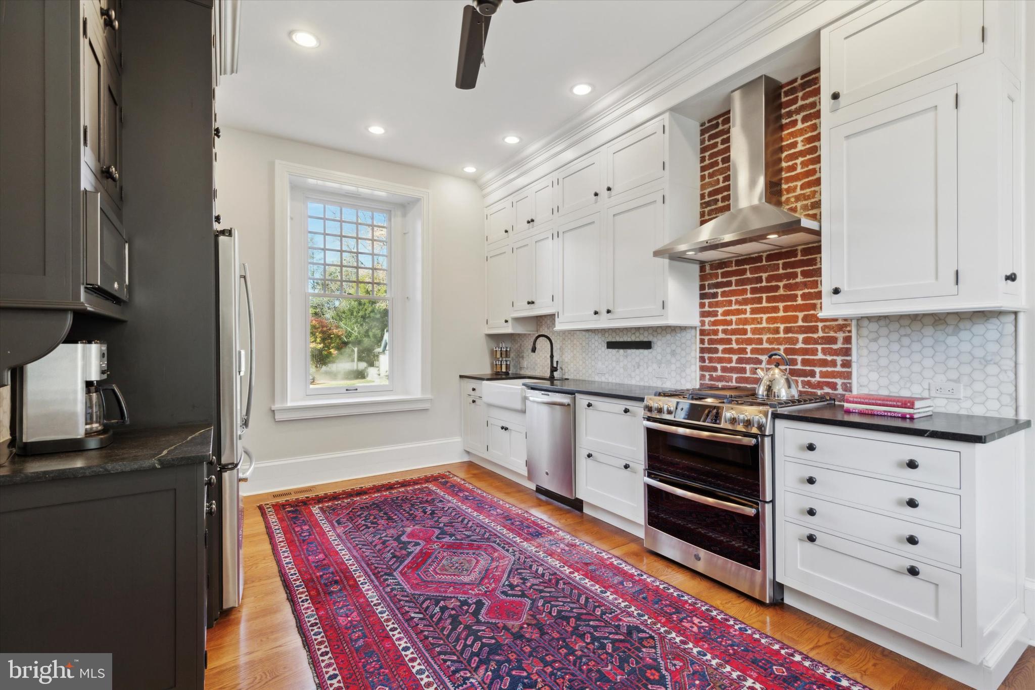 CHESTNUT HILL - Residential