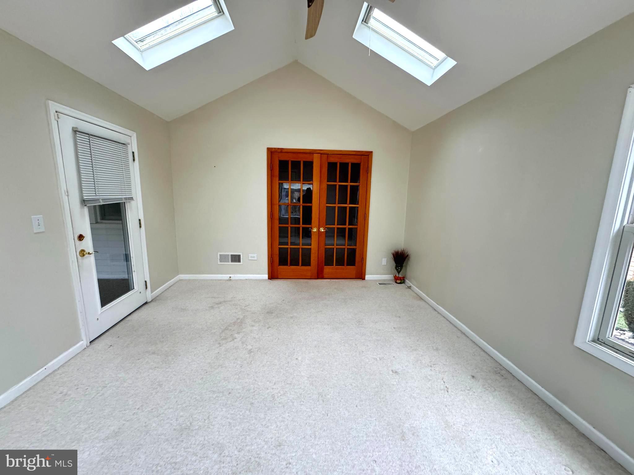 COUNTRY CLUB PARK - Residential