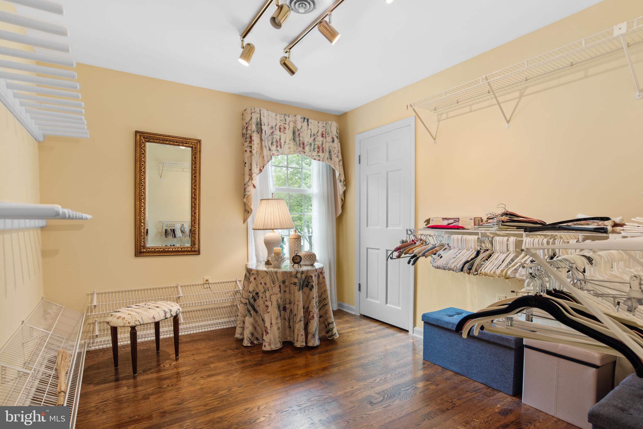 POINT RIDGE FARMS - Residential