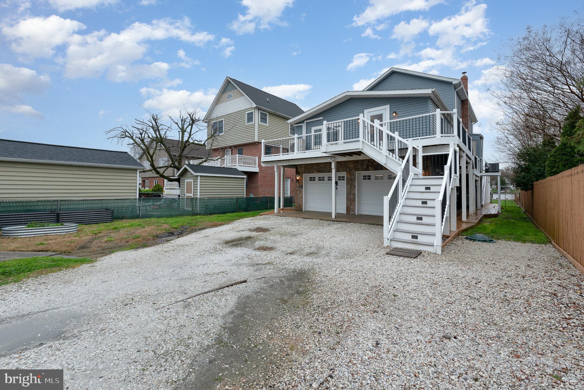 BOWLEYS QUARTERS - Residential
