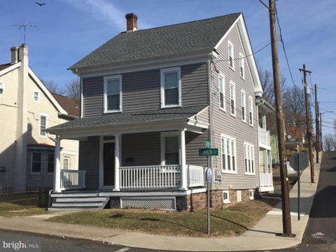Townhouse For Rent - 239 N Main Street #2<br/> Bucks County, SELLERSVILLE, PA 18960