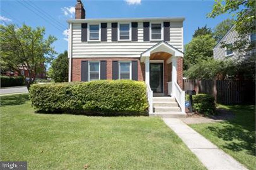 Beautiful 3 BR/2 BATH colonial in Dominion Hills with 1800 square feet of living! HW floors, crown molding, SS appliances and renovated kitchen. Corner lot and fenced back yard with patio. LL has finished rec room, an office/den, full bath and utility room. Driveway with off street parking for two cars. Active and friendly neighborhood. Minutes to EFC metro, I-66, DC, trails, and parks.