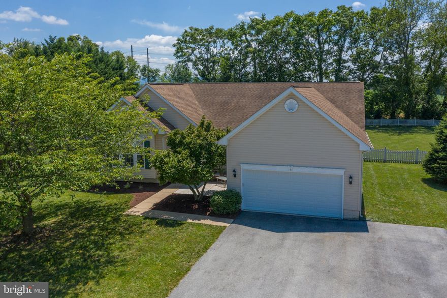 One level living with split bedroom floor plan.  Many nice features, hardwood in several areas, new carpet in some, vaulted ceilings, many ceiling fans, well appointed kitchen, rear covered porch and open deck, fenced rear yard, shed and 2 car garage.  ABOVE GROUND POOL HAS BEEN REMOVED.  Great location and easy commuting area.