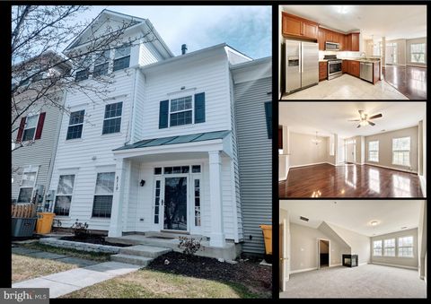 Townhouse For Sale - 8719 Capistrano Way<br/> ODENTON, MD 21113