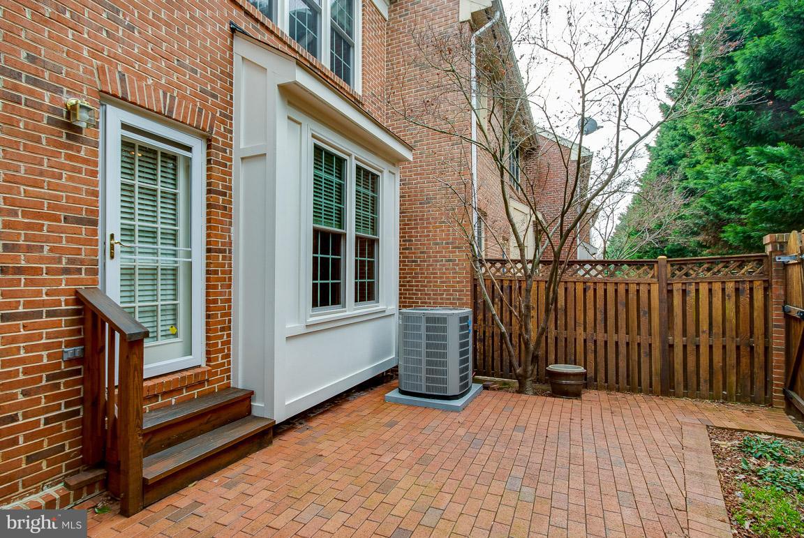 STONEGATE - Residential