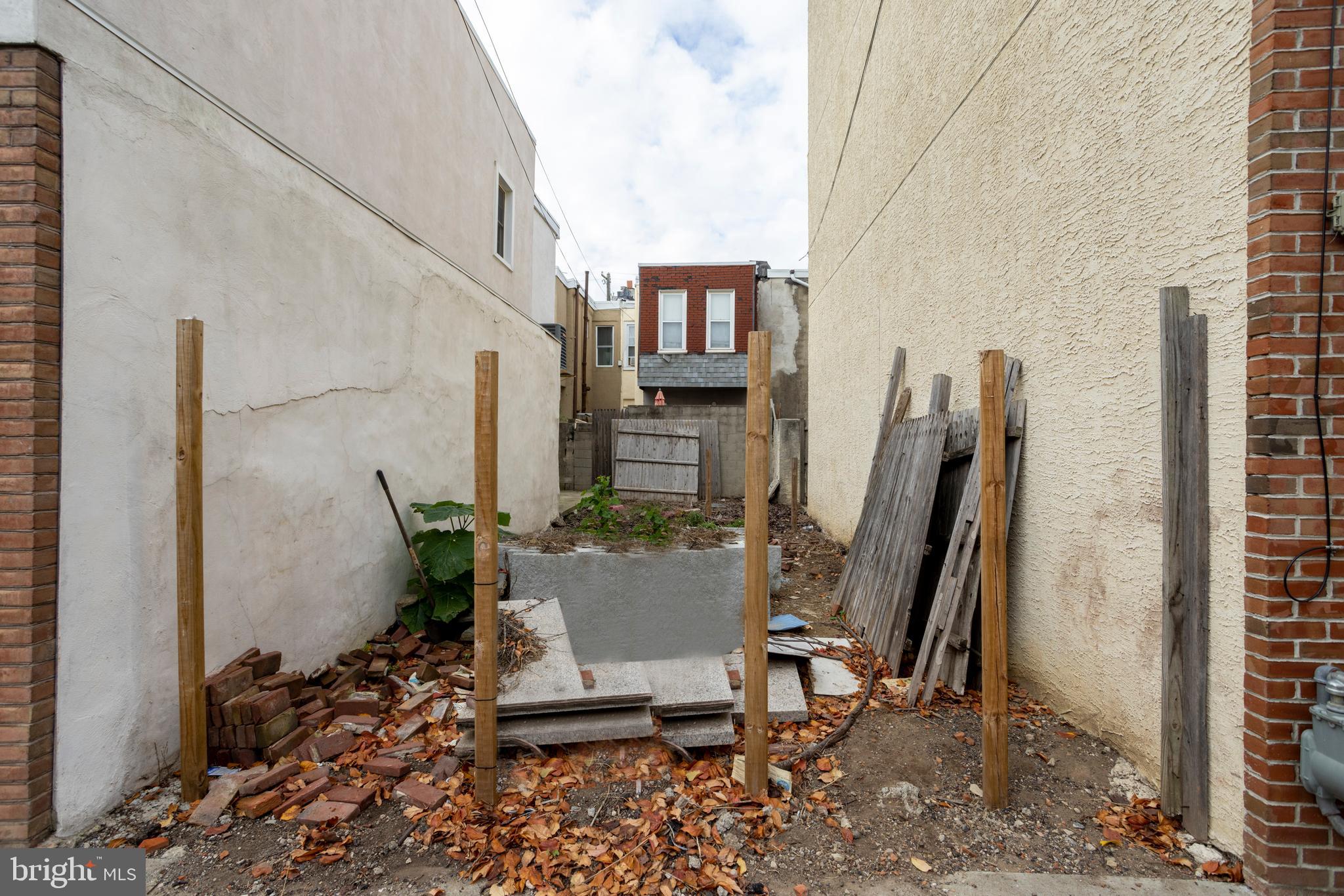 Amazing opportunity to build! 15.95 x 40.58 One clean lot ready to go! Build a new home in a red hot neighborhood with tons of development in the immediate area! Steps away from gorgeous Dickinson Square Park. Huge potential and Opportunity!