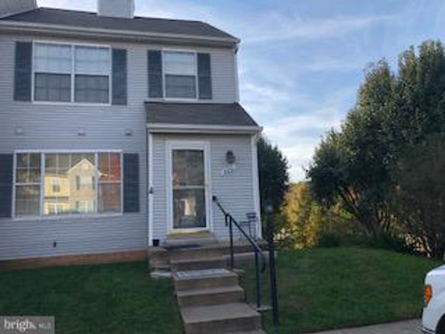 Stafford end unit town home close to 95 and shopping, Quantico Marine base, Fort Belvoir can't find a better town home at this price perfect for first time home buyer, has every thing you need 2 bed rooms with own on suite baths, fire place, laundry room . Half bath for your guests on main floor, walk out unfinished basement and a private fenced in back yard. Home Warranty!