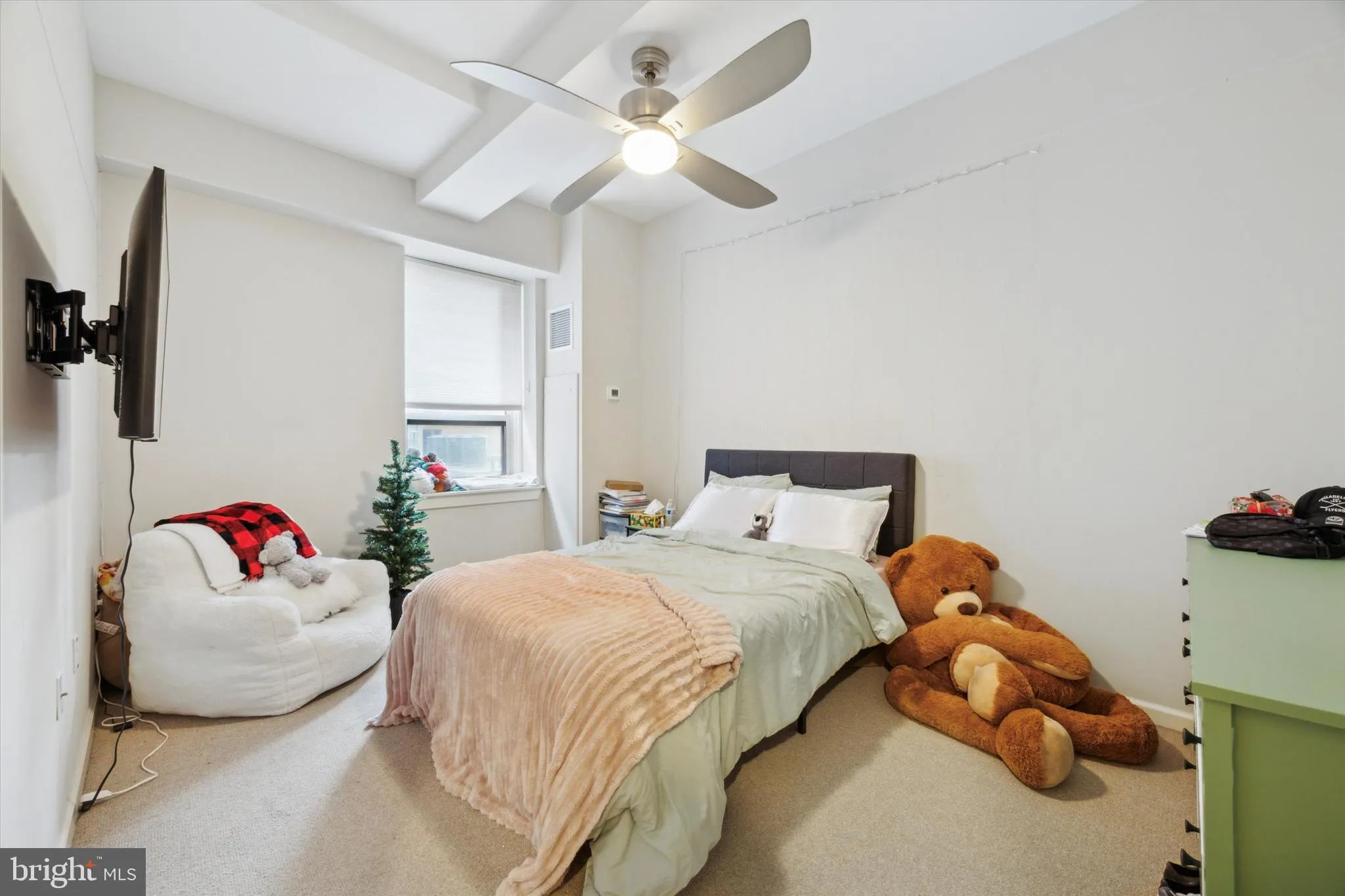 Philadelphia, Pennsylvania 19102, United States, 2 Bedrooms Bedrooms, ,2 BathroomsBathrooms,Residential,Active,1600